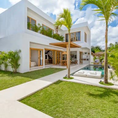 modern-villa-poolside-tropical